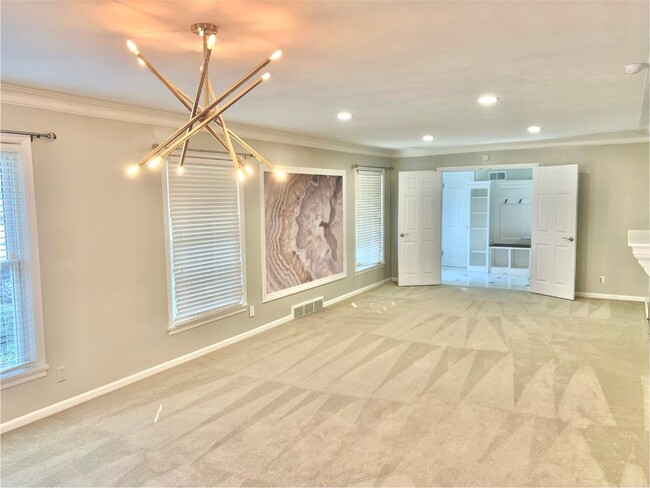 Building Photo - 2235 N Ballas Rd