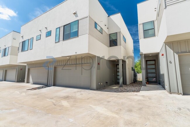 Building Photo - 6409 Berkman Dr