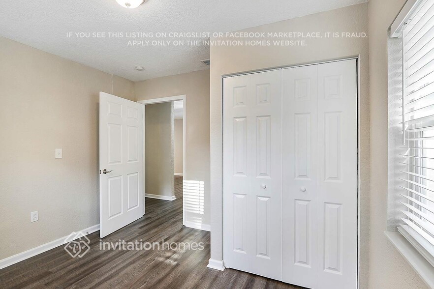 Building Photo - 411 Seffner Valrico Rd