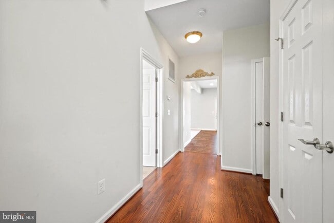 Building Photo - 2486 Winthrop Dr