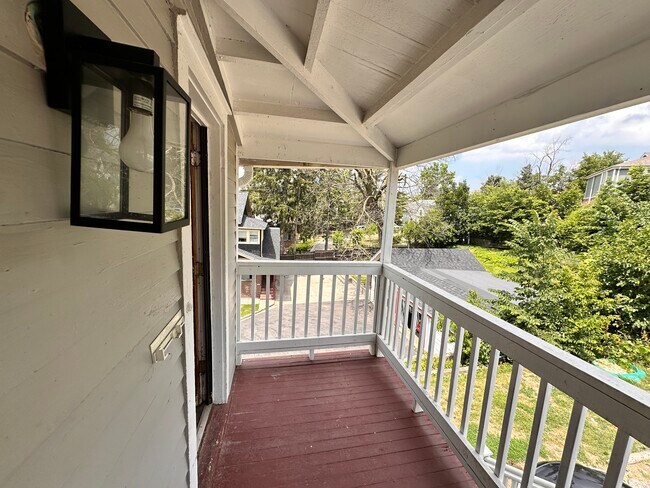 Building Photo - 333 Raymond St