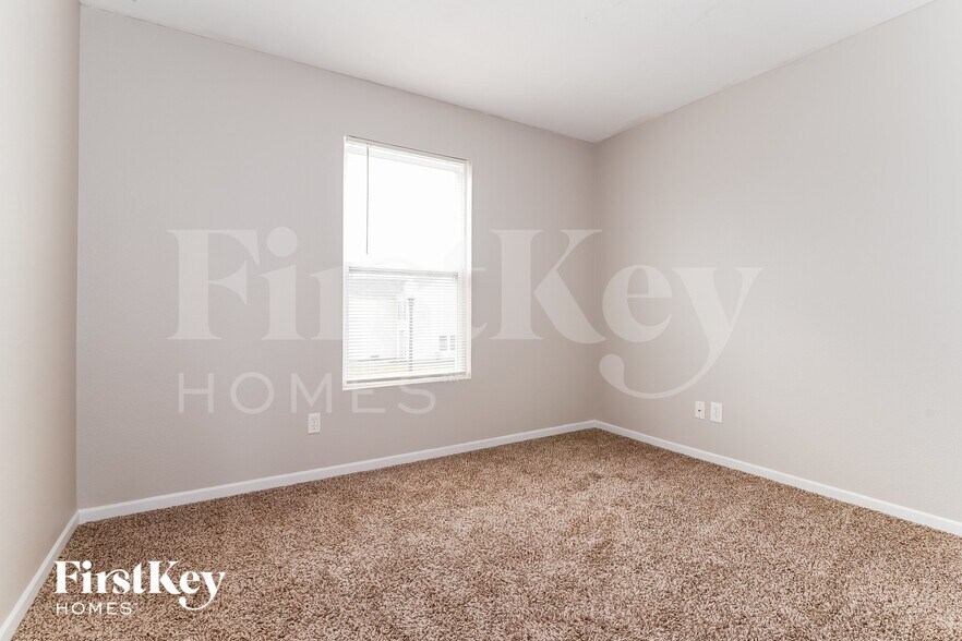 Building Photo - 8624 Hosta Way