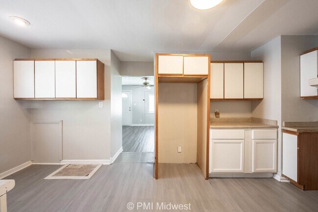 Building Photo - 3748 N Hawthorne Ln