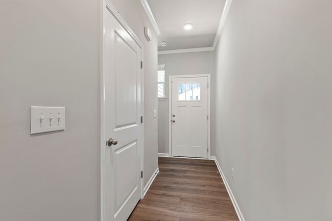 Building Photo - Modern 3-Bedroom Townhome with Luxury Fini...