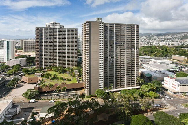 Building Photo - Move-In Ready 1BR in Downtown Honolulu | Parking Included | Stunning Views