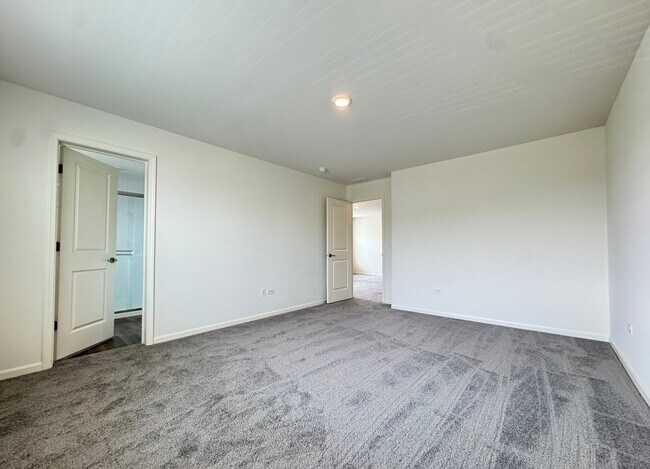 Building Photo - 15036 W Cyrus Dr