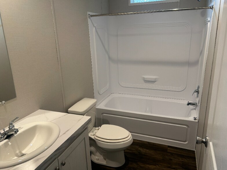 Building Photo - 636 Sweet Pea Ln