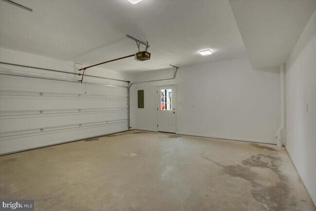 Building Photo - 301 Grandview Ave