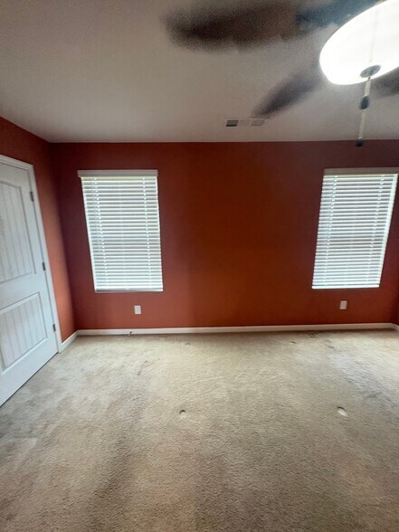 Building Photo - 219 Catherine Ln