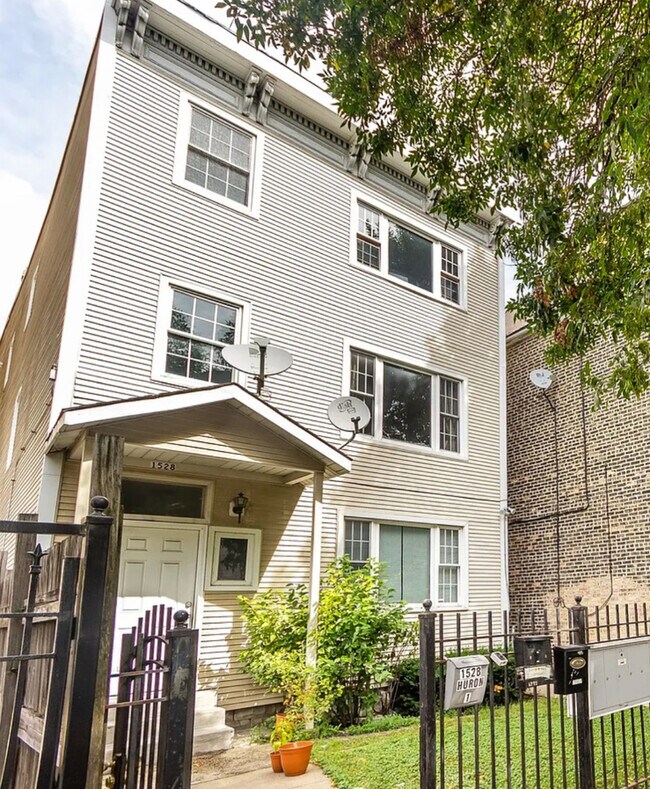 Primary Photo - 1528 W Huron St