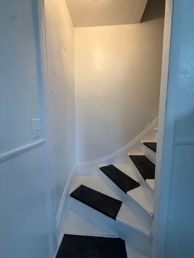 Building Photo - Brighton Heights 2-Bedroom Townhome – Quiet Living with Easy Downtown Access