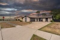 Building Photo - Fully Furnished Rental