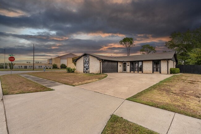 Primary Photo - Fully Furnished Rental