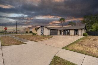 Building Photo - Fully Furnished Rental