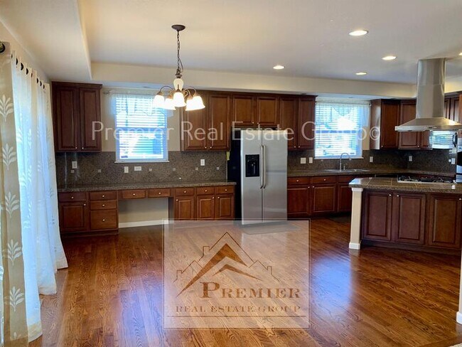 Building Photo - 5984 Revelstoke Dr