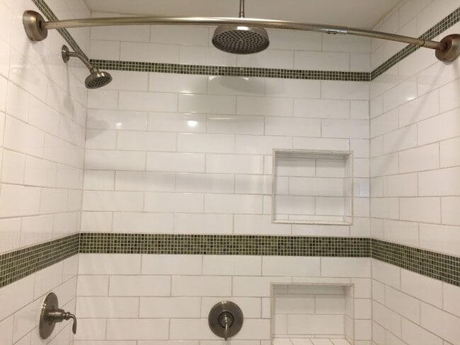 Building Photo - Escondido 3 Br Gated LOVELY Townhome 2 pat...