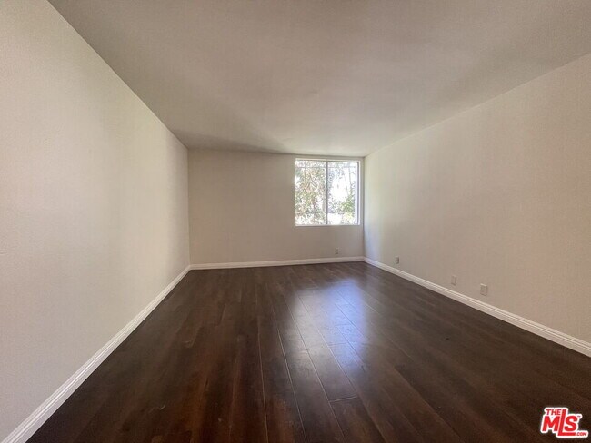 Building Photo - 8535 W Knl Dr
