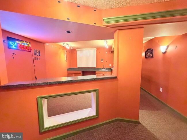 Building Photo - 15 Moonlight Ct