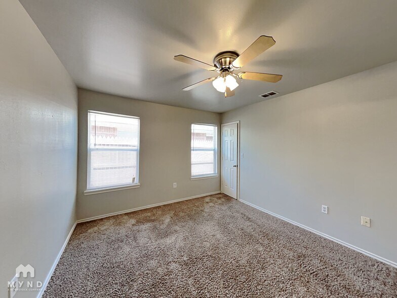 Building Photo - 524 N Brentwood Ave