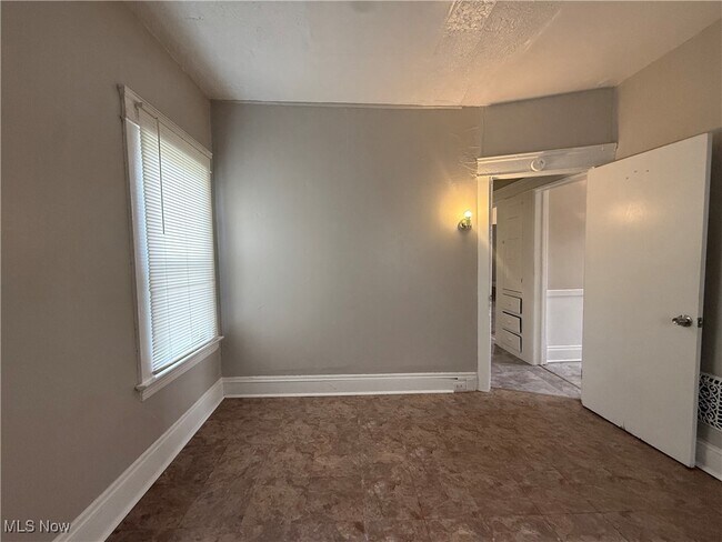 Building Photo - 1278 E 115th St