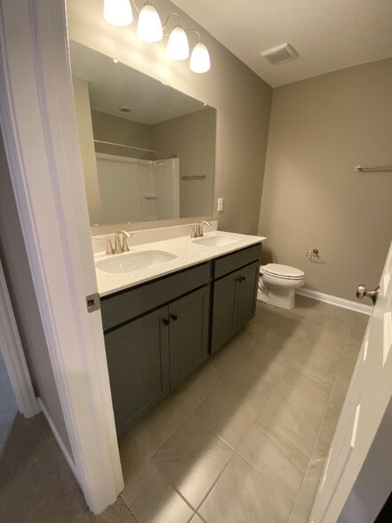 Building Photo - 7023 Unitas Lp