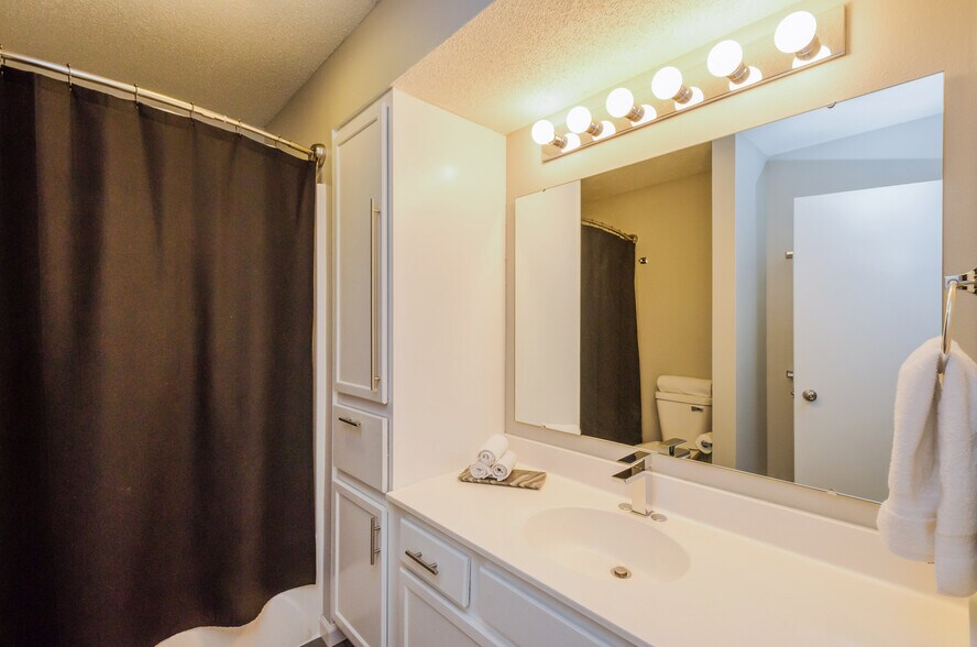 Building Photo - 1506 McKinley Pl