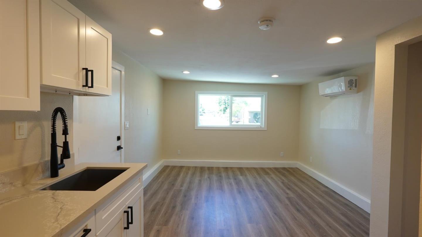Building Photo - 5650 San Vincente Way