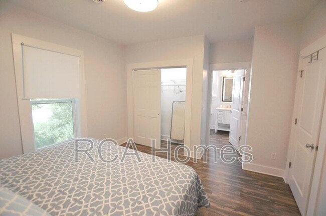 Building Photo - 1112 Pleasant St