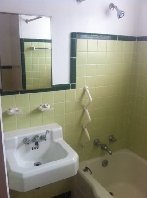 Building Photo - Florence Park South - 2 Bed 1 Bath 1 Garage, Fenced Yard! Large Kitchen!