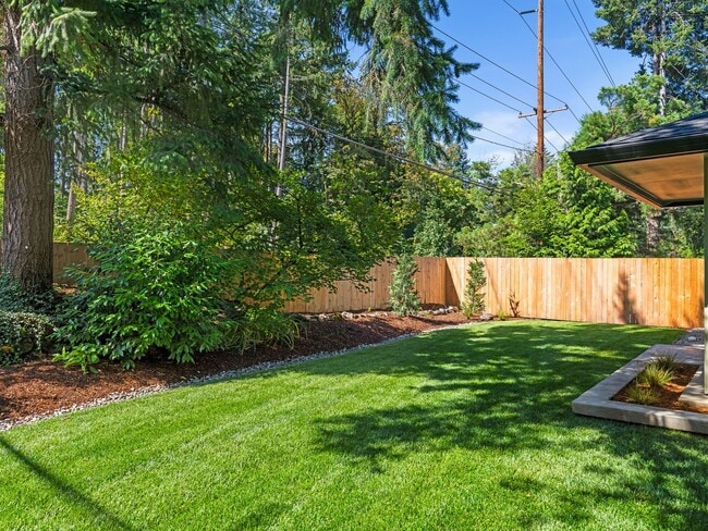 Building Photo - Light-Filled, Fully Remodeled 2?Bed / 1?Ba...