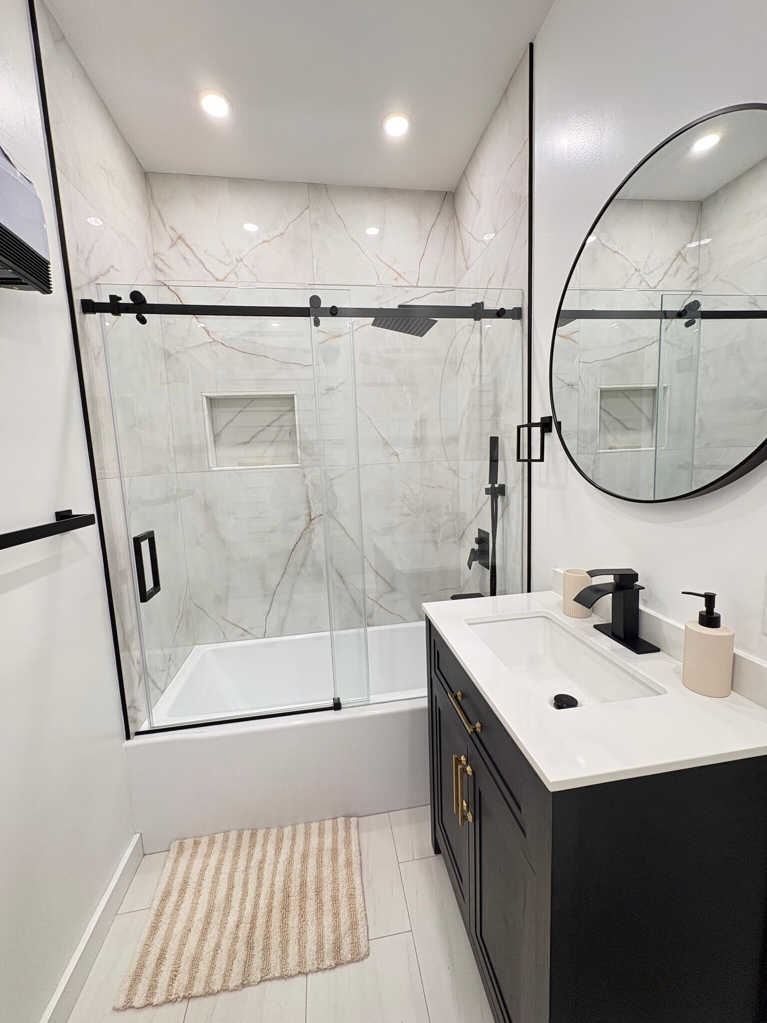 Building Photo - 1136 Wood Ave