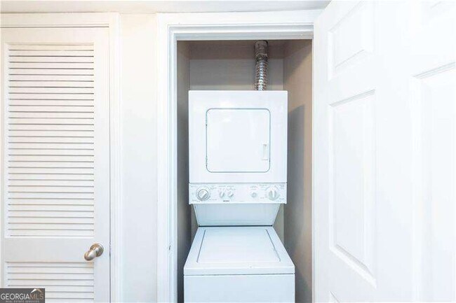 Building Photo - 2657 Lenox Rd NE