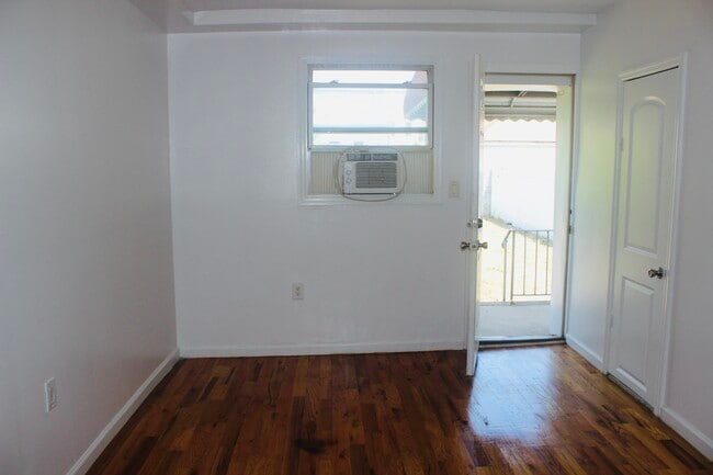 Building Photo - 273 E 39th St