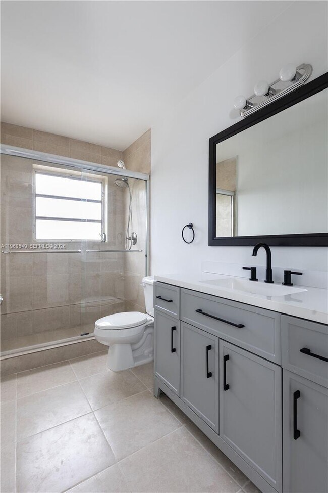 Building Photo - 129 SE 4th St