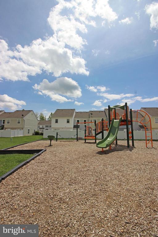 Building Photo - 102 Chesterfield Ln