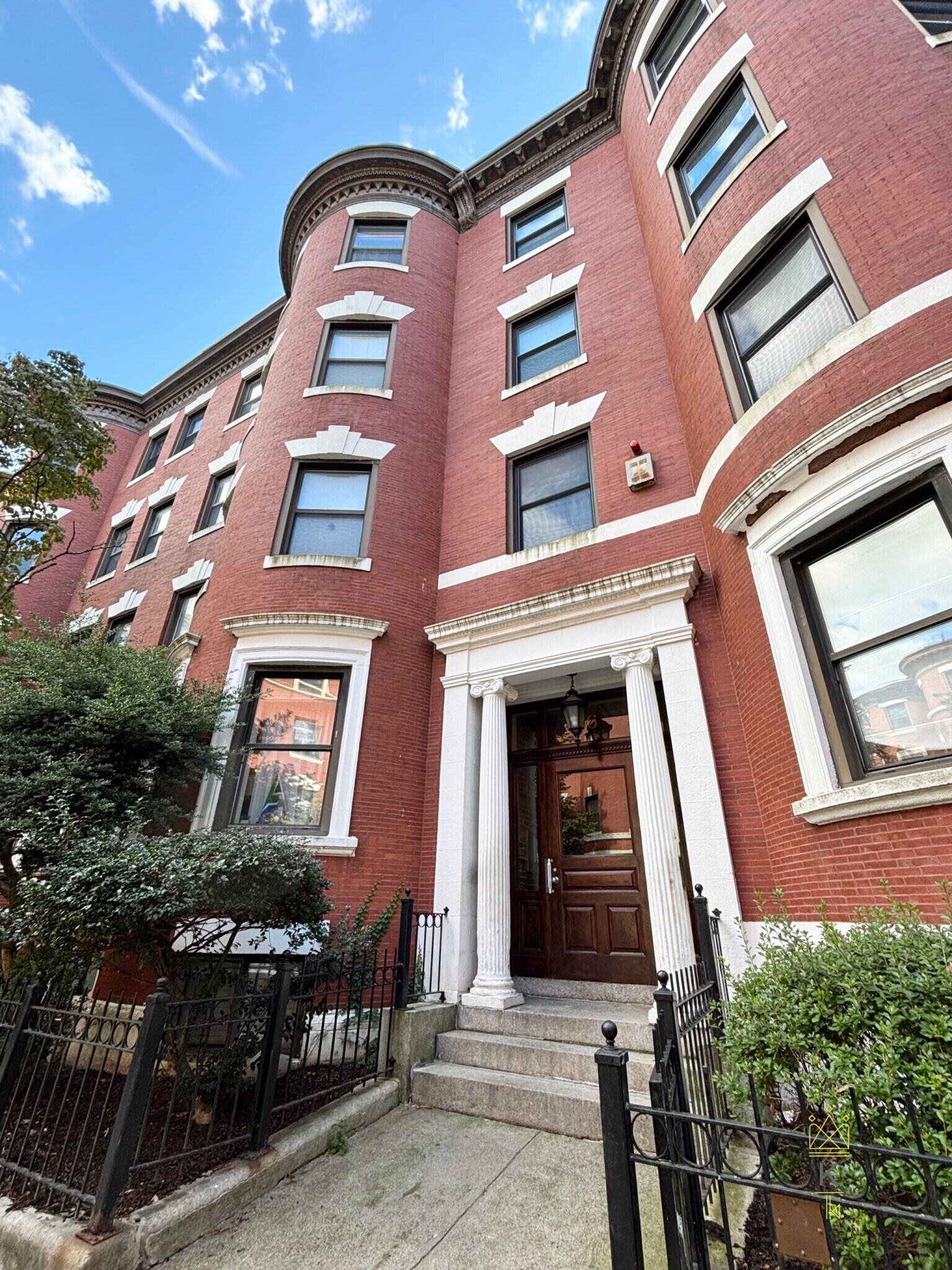 Building Photo - 96 Gainsborough St