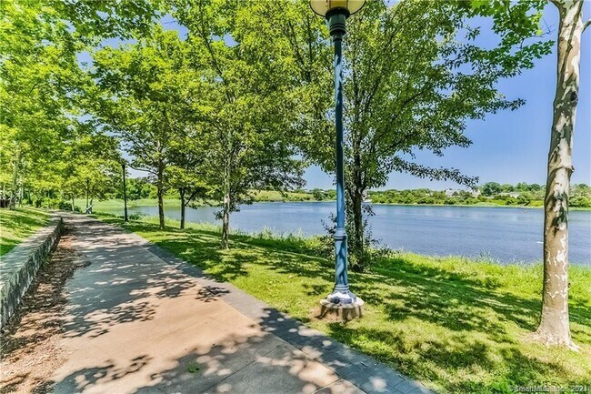 Building Photo - 33 N Water St