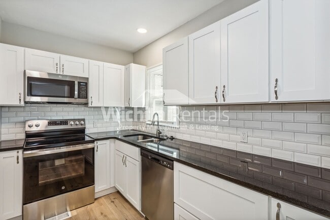 Building Photo - 648 N Glendale St