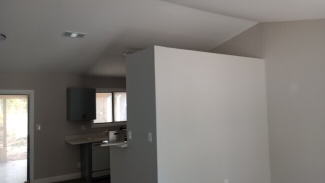 Building Photo - 679 Burnt Creek Dr NW