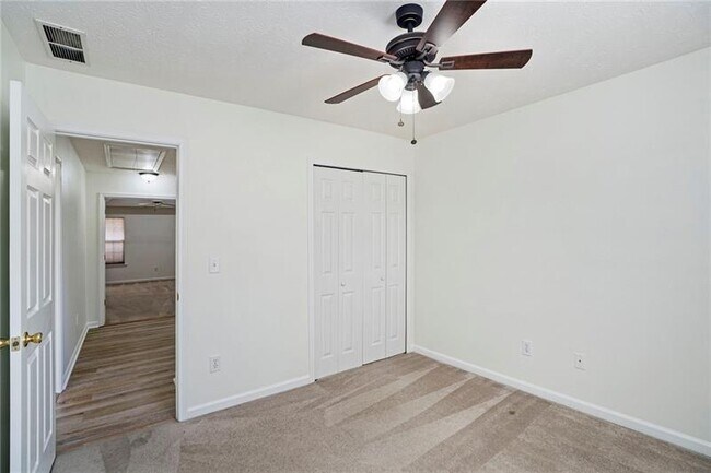 Building Photo - 2630 Highland Pass
