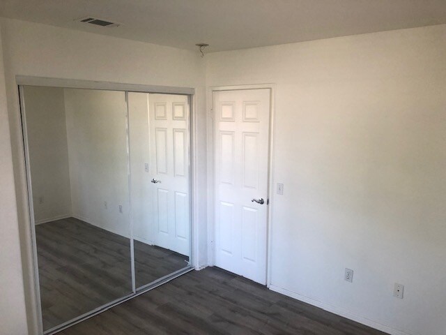 Building Photo - 1055 N Belden Ave