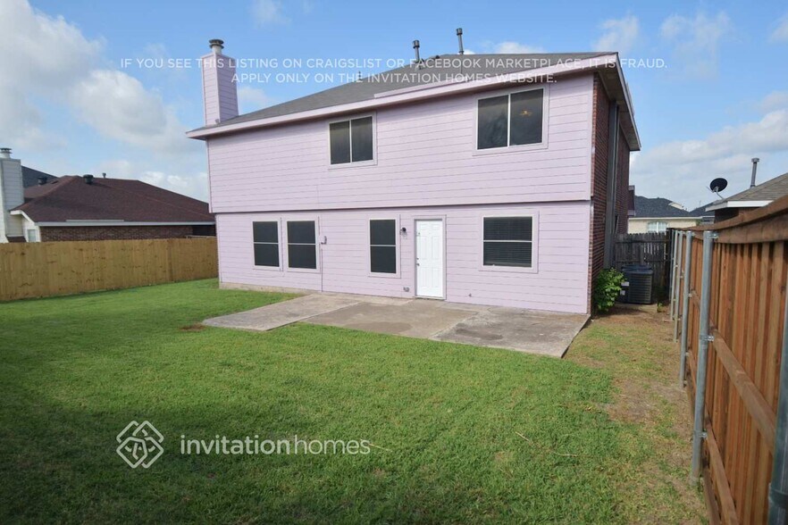 Building Photo - 7215 Fossil Garden Dr