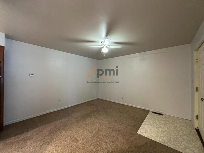 Building Photo - 703 Elm St