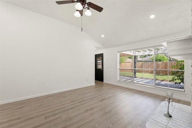 Building Photo - 419 Capehill Dr