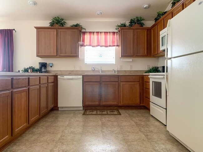 Building Photo - 2290 Nackman Pl