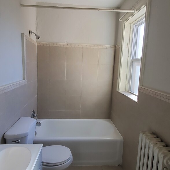 Bathroom - 3604 Delor St