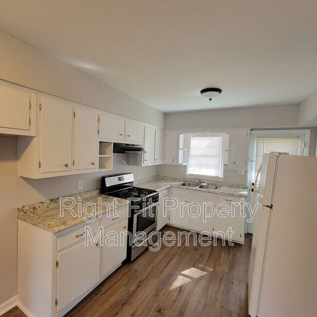 Building Photo - 3960 Trask Dr