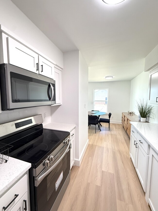 Building Photo - 1126 W Cato Springs Rd