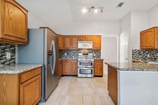 Building Photo - 1319 Castlemist Dr