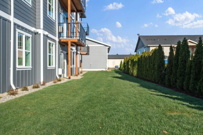Building Photo - Modern Living in the Heart of Lynden –8889...